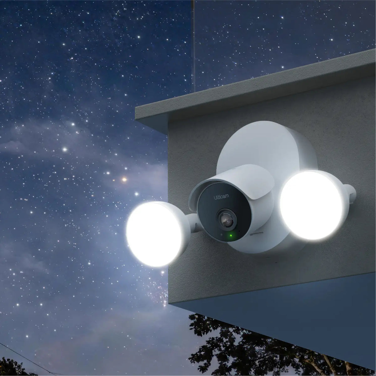 
ULTICAM outdoor floodlight security camera with dual LED lights for night home surveillance
